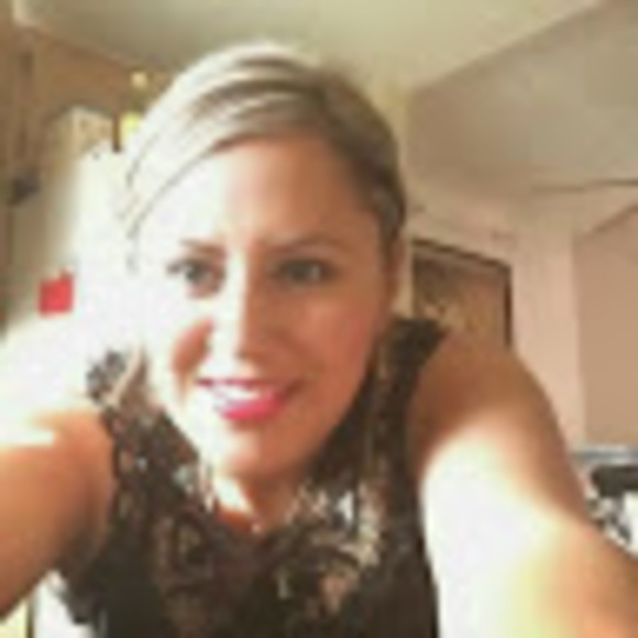 Meet your Posher, Laura - Picture 1 of 1